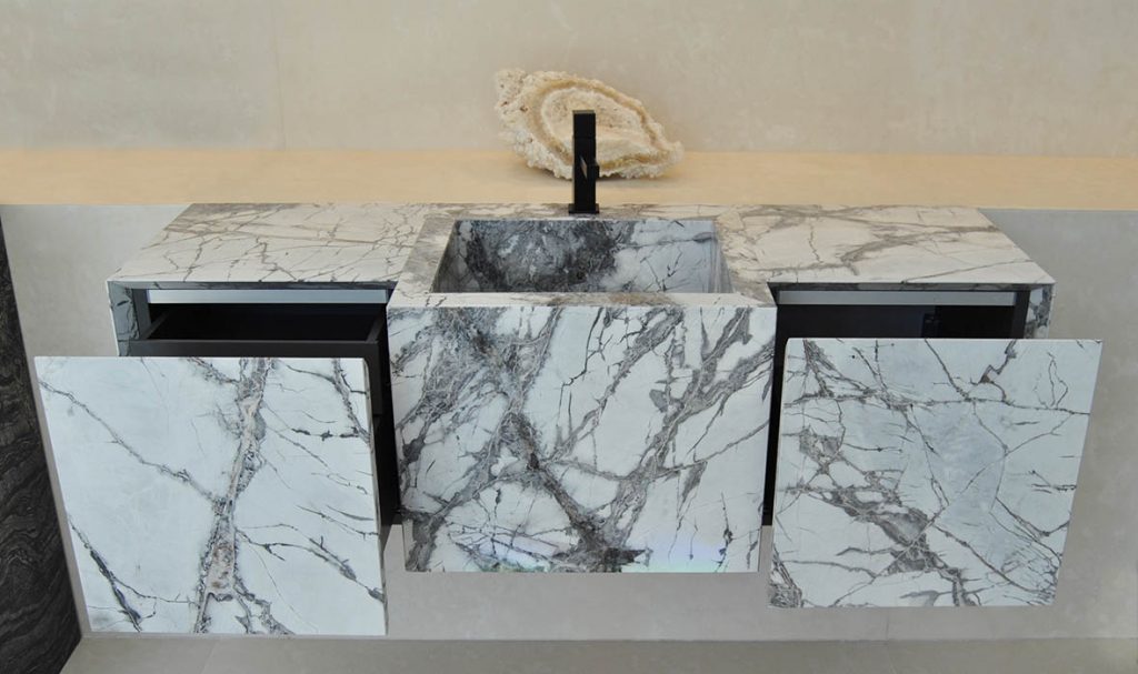 Cajones y puertas de piedra natural ligera -Mueble suspendido de piedra natural - Trio marble furniture