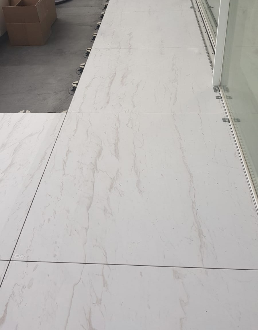 Suelo de mármol de gran formato - Large format marble floor