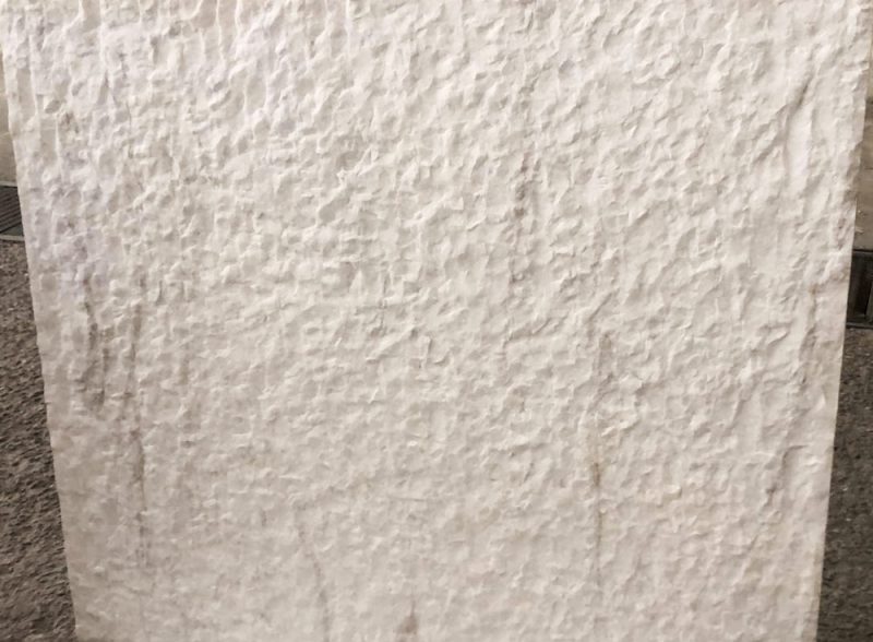 Mármol escarfilado - Honeycomb - Splitface marble