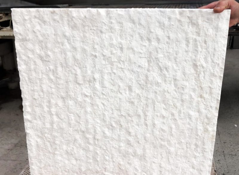 Mármol escarfilado - Honeycomb - Splitface marble