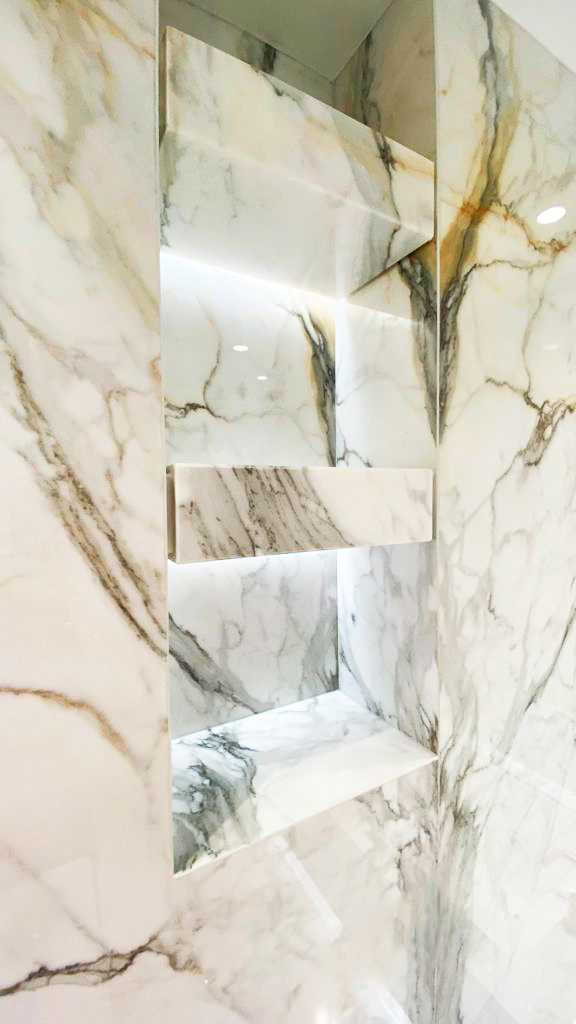 Lightweight Calacatta bathroom - Baño de mármol Calacatta aligerado